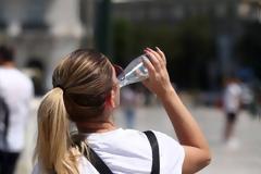Καύσωνας: Πώς θα προστατευθείτε από τις υψηλές θερμοκρασίες