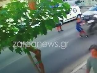 Φωτογραφία για Σοκαριστικό τροχαίο στα Χανιά - Μηχανή παρέσυρε 6χρονο αγόρι (Video)