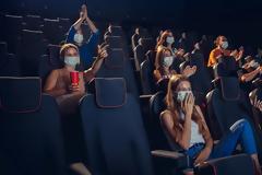 Πώς λειτουργούν οι κλειστοί κινηματογράφοι -Τι γίνεται με ανεμβολίαστους και ανήλικους
