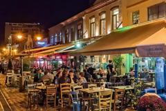 Χωρίς απαγόρευση κυκλοφορίας από σήμερα. Τι ώρα κλείνουν τα μπαρ