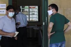 Κύπρος: Επίδομα διακοπών σε εμβολιασμένους, SafePass και κατάργηση των δωρεάν rapid test