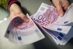 Επιδόματα Ιουνίου: Πότε ξεκινούν οι καταβολές και για ποια επιδόματα