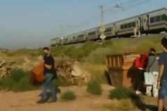 Ισπανία: τρένο “έλιωσε” αυτοκίνητο.