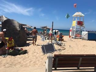 Φωτογραφία για Χαλκιδική: Ανεμοστρόβιλος «χτύπησε» παραλία γεμάτη λουόμενους