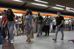 Σχέδιο για υποχρεωτικό τεστ στους ανεμβολίαστους στις μετακινήσεις με τα ΜΜΜ
