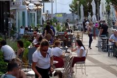 Χαρδαλιάς: Τέλος οι όρθιοι σε μπαρ, βαριά πρόστιμα και λουκέτα