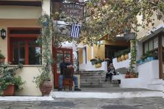 Ανατροπή για την είσοδο σε μπαρ, καφέ και εστιατόρια: Στον πάγο τα νέα μέτρα από 15 Ιουλίου