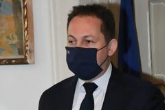 Πέτσας: Επανεξετάζεται όλο το πλαίσιο λειτουργίας της εστίασης