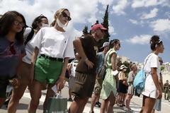Μέτρα μόνο για ανεμβολίαστους ανακοινώνει σύντομα η κυβέρνηση