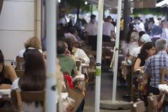 Τι αλλάζει στην εστίαση, πώς θα πηγαίνουμε από σήμερα για καφέ, φαγητό, ποτό. Έλεγχοι και κυρώσεις