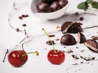 Φωτογραφία για Γλυκιές απολαύσεις- ολόφρεσκα φρέσκα φρούτα εποχής σε λιωμένη σοκολάτα