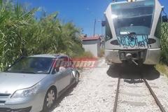 Πάτρα: ΙΧ συγκρούστηκε με τον Προαστιακό - Στο νοσοκομείο ο οδηγό.