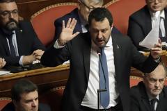 Κοροναϊός - Ιταλία: Οργισμένες αντιδράσεις για τις δηλώσεις Σαλβίνι περί εμβολιασμού