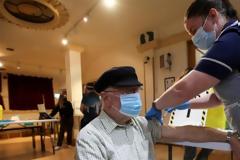 Εμβολιασμός κατ΄οίκον: Ανοίγει αύριο η πλατφόρμα – Ποια είναι τα κριτήρια