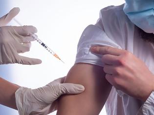 Φωτογραφία για Υποχρεωτικός εμβολιασμός: Αναστολή χωρίς όριο, όχι απολύσεις. Τι προβλέπει η τροπολογία
