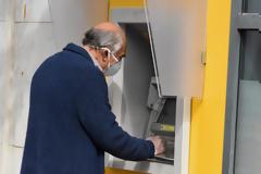 Αναδρομικά συνταξιούχων: Ξεκινούν οι πληρωμές - Ποιοι πάνε πρώτοι Ταμείο.