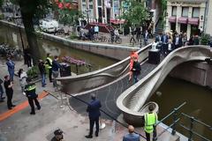 Η πρώτη ατσάλινη 3D-printed γέφυρα του κόσμου στο Άμστερνταμ