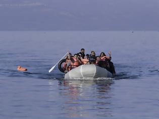 Φωτογραφία για Τουρκία: Βυθίστηκε βάρκα με 45 μετανάστες