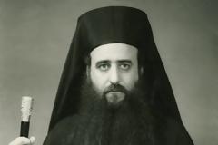 Μία απλή γυναικούλα με έμαθε να προσεύχομαι κατανυκτικά και με δάκρυα