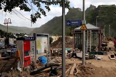 Γερμανία: Δεκάδες γέφυρες, σιδηροδρομικοί σταθμοί και 600 χιλιόμετρα γραμμών καταστράφηκαν.