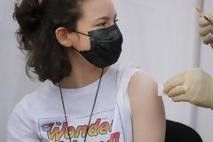 «Πράσινο φως» από τον ΕΜΑ στο εμβόλιο της Moderna για εφήβους 12-17 ετών