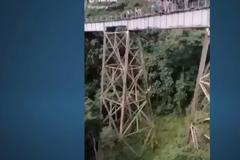 Κολομβία: Ετοιμαζόταν για bungee jumping, μπέρδεψε το σινιάλο και πήδηξε χωρίς να την έχουν δέσει