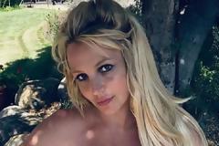 Britney Spears: Ποζάρει τόπλες και ανάβει φωτιές (Pic)