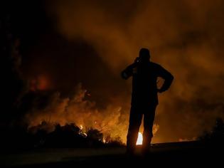 Φωτογραφία για Φωτιά Επίδαυρος: Δύσκολη νύχτα για τους πυροσβέστες στην Αργολίδα - Εκκενώθηκε η Γκάτζια