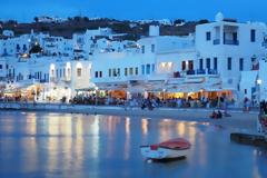 Άνοιξε ξανά η Μύκονος. Η μέθοδος Πάρου για μείωση του συνωστισμού και τα 6 νησιά που κοκκινίζουν