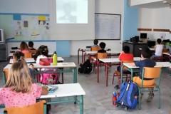 Σχολεία: Απομακρύνεται ο υποχρεωτικός εμβολιασμός για εκπαιδευτικούς