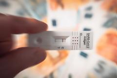 Self test: Πρόστιμα - «φωτιά» και στέρηση μισθού για ανεμβολίαστους εργαζόμενους