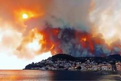 Τουλάχιστον 150 σπίτια κάηκαν στην Λίμνη
