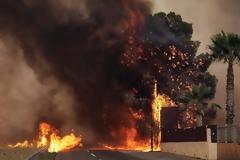 Στην εντατική διασωληνωμένοι δύο εθελοντές πυροσβέστες