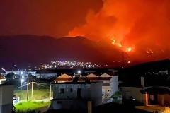 Φωτιά στη Φωκίδα: Τεράστιο το μέτωπο της πυρκαγιάς - Πάνω από 8 χιλιόμετρα