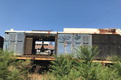 Εικόνες από το εγκαταλελειμμένο τροχαίο υλικό του μετρικού δικτύου της Πάτρας.