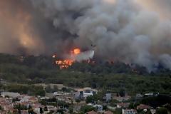 Φωτιά Πελοπόννησος: 24 άτομα διακομίστηκαν με αναπνευστικά και εγκαύματα σε νοσοκομεία