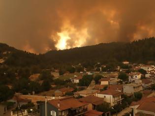 Φωτογραφία για Φωτιά Εύβοια: Εκκενώθηκαν Πευκί, Βουλίκι, Γούβες και Αρτεμίσιο - 3.000 εγκατέλειψαν τα σπίτια τους