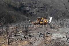 Φωτιά Φωκίδα: Νεκρός χειριστής μπουλντόζας που έπεσε στο γκρεμό