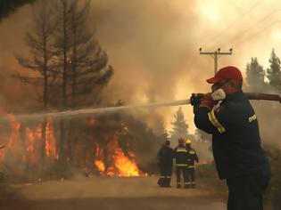 Φωτογραφία για Φωτιά Εύβοια:  Ακόμα μια δύσκολη νύχτα με αναζωπυρώσεις και νέα μέτωπα φωτιάς