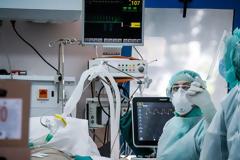 Oσο αυξάνονταν τα περιστατικά με Βήτα τόσο αυξάνονταν οι εισαγωγές σε ΜΕΘ και οι θάνατοι