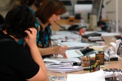 Δημόσιοι υπάλληλοι: «Παράθυρα» για σύνταξη πριν τα 62 - Τι περιμένουν 15 κατηγορίες ασφαλισμένων.