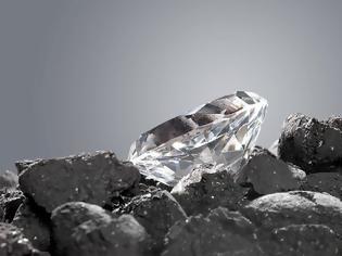 Φωτογραφία για Επιστήμονες δημιουργούν γυαλί τόσο σκληρό που γρατζουνάει διαμάντι