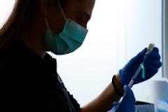 Υποχρεωτικοί εμβολιασμοί: Μπαράζ ελέγχων σε μονάδες φροντίδας – Έως 200.000 ευρώ τα πρόστιμα