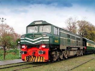 Φωτογραφία για Διακόπηκε η σιδηροδρομική σύνδεση μεταξύ Πακιστάν και Ιράν μετά τον εκτροχιασμό εμπορικού  τρένου στο Chagai.