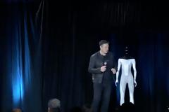 Έλον Μασκ: Η Tesla παρουσιάζει ανθρωποειδές ρομπότ (+vid)