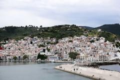 Σκόπελος: Σακάτεψε στο ξύλο την κοπέλα του στις διακοπές επειδή δεν του είπε καλημέρα
