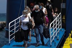 Κοροναϊός - Ελλάδα: Προσεχώς επιστροφή της χρήσης μάσκας παντού