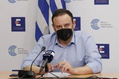 Μαγιορκίνης: Κρούει τον κώδωνα κινδύνου για τους ανεμβολίαστους. Φωτογραφίες από αξονικές τομογραφίες νέων