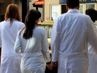 Φωτογραφία για Σέρρες: Παραιτήθηκαν τρεις γιατροί για να μην εμβολιαστούν (βίντεο)