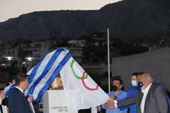 Σε μια πανηγυρική ατμόσφαιρα στην πλατεία του Αστακού, πραγματοποιήθηκε η τελετή των αποκαλυπτήριων του Αστακιωτη Ολυμπιονίκη Παντελή Καρασεβδα